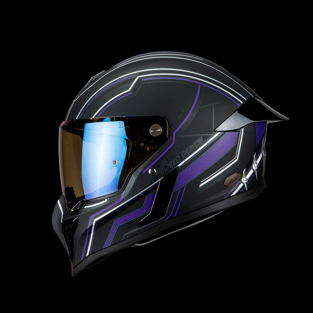casco black pearl speed demon negro con detalles morados, vista lateral en fondo negro