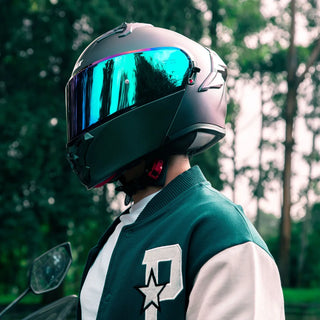 rider-posing-with-hax-obsidian-modular-full-face-helmet-outdoors