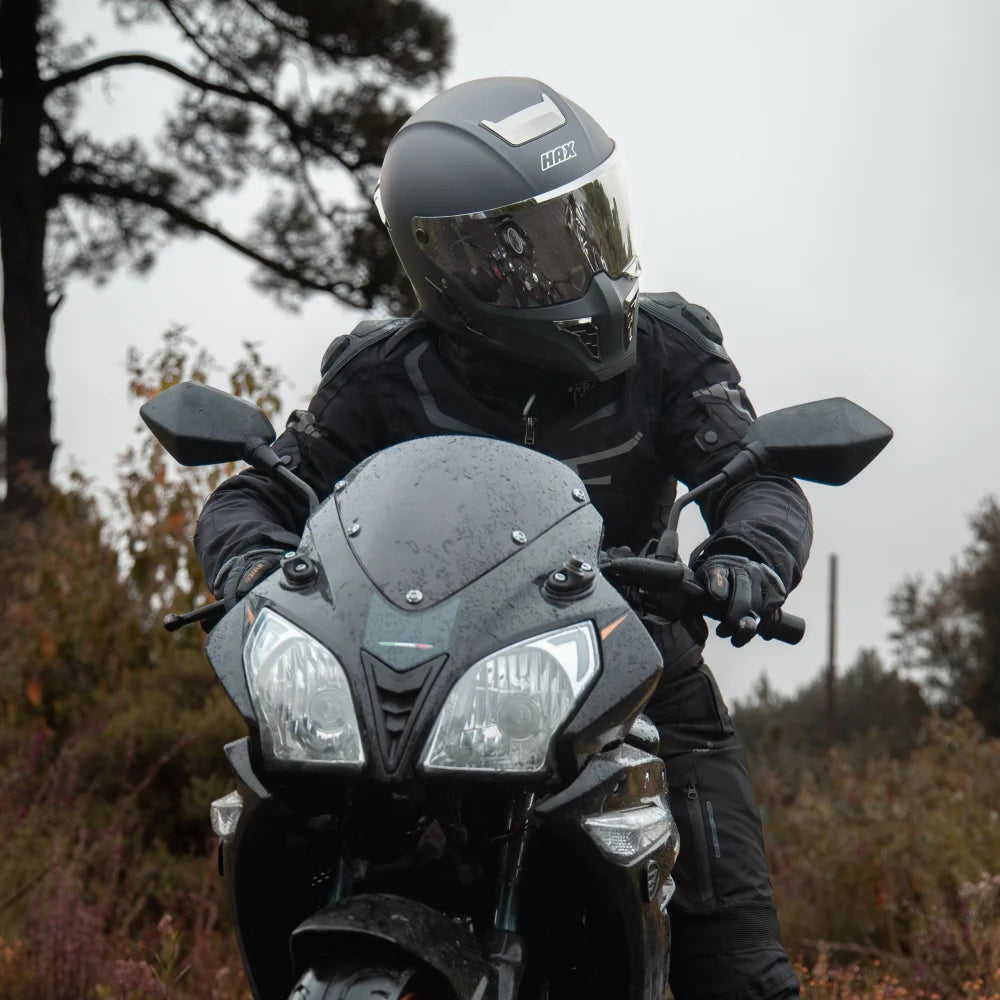 sport-motorcycle-rider-wearing-hax-black-pearl-full-face-helmet-in-rainy-conditions