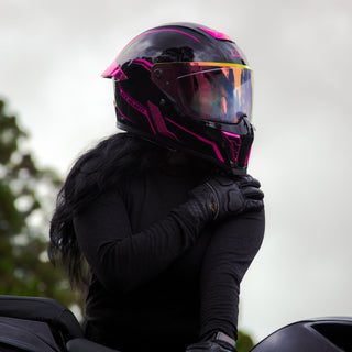woman-motorcycle-rider-wearing-hax-black-pearl-pink-full-face-helmet-in-outdoor-setting