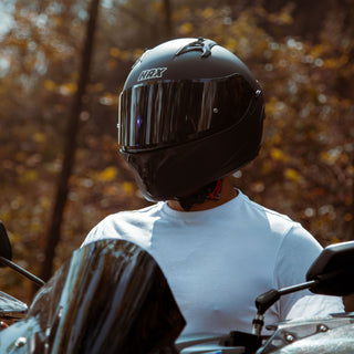 muscular-male-model-wearing-hax-obsidian-full-face-helmet-outdoors
