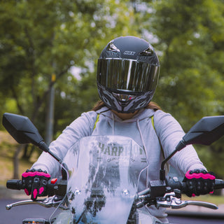 woman-riding-motorcycle-wearing-hax-onix-flame-silver-helmet